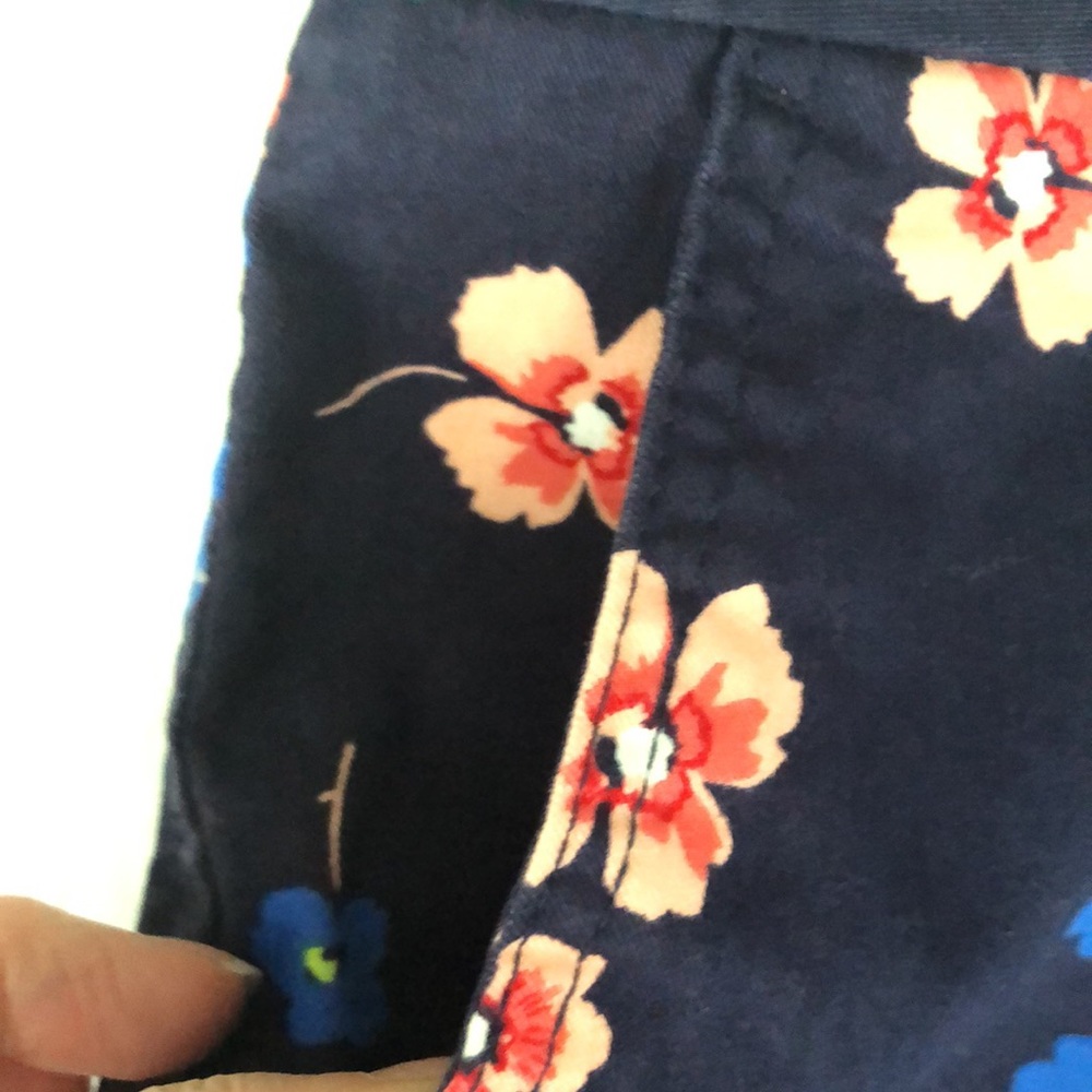 GAP KHAKIS Shorts City 3” SZ 14 Floral Blue Like New! - Picture 8 of 8